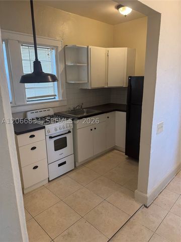 670 W 46th St 5, Miami Beach, FL 33140