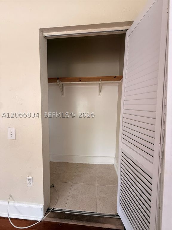 670 W 46th St 5, Miami Beach, FL 33140