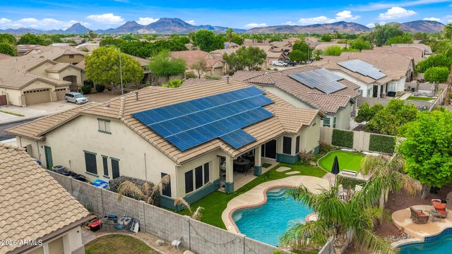 8073 W Louise Drive, Peoria, AZ 85383