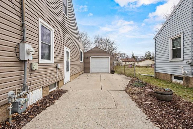825 15TH AVENUE, Green Bay, WI 54304