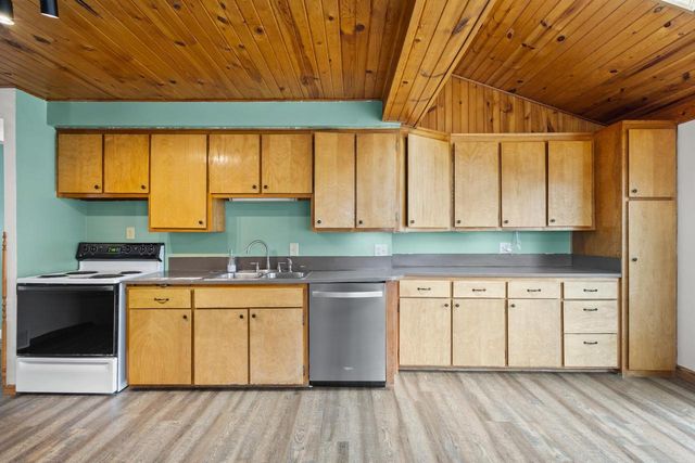 825 15TH AVENUE, Green Bay, WI 54304