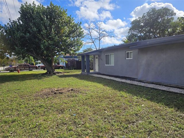 2488 SW 6th Ct, Fort Lauderdale, FL 33312