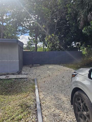 2488 SW 6th Ct, Fort Lauderdale, FL 33312