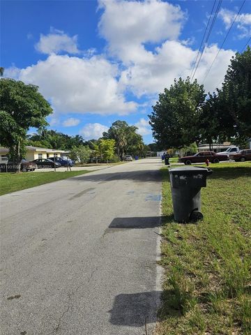 2488 SW 6th Ct, Fort Lauderdale, FL 33312