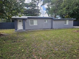 2488 SW 6th Ct, Fort Lauderdale, FL 33312