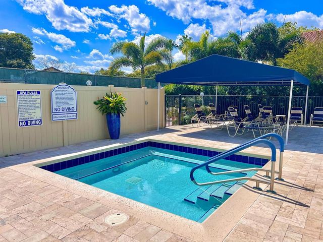 5462 Palm Springs Lane A, Boynton Beach, FL 33437