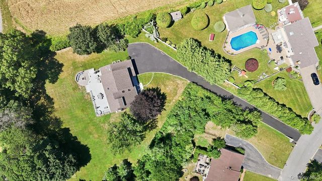 117 Southfield Road, Baiting Hollow, NY 11933