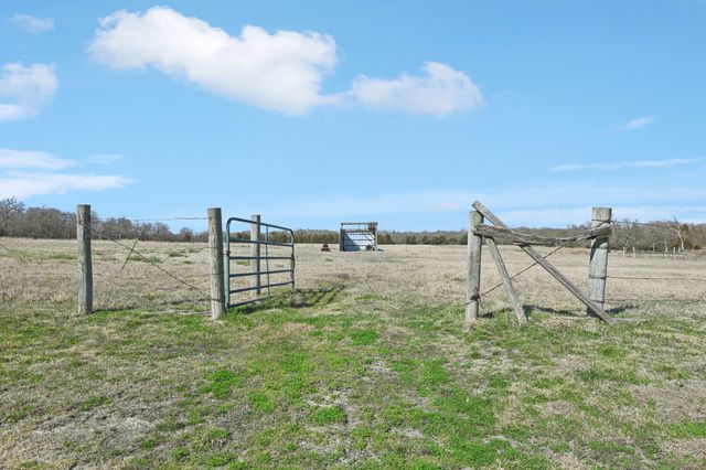 250 County Road 1006, Wolfe City, TX 75496