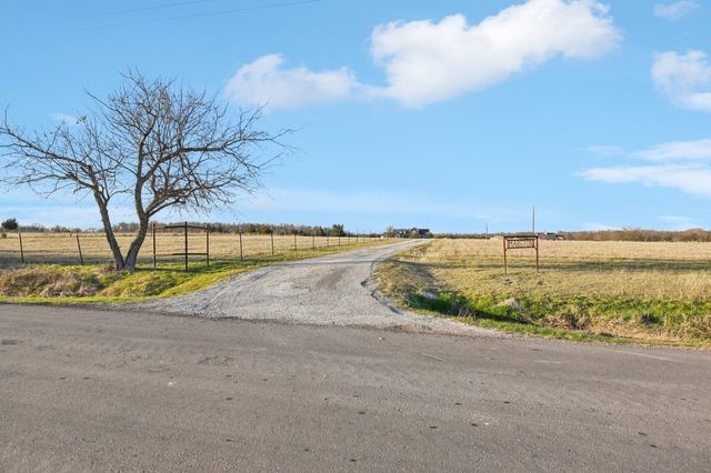 250 County Road 1006, Wolfe City, TX 75496