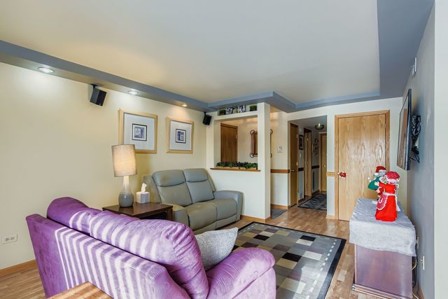 7336 86th Street W 2B, Bridgeview, IL 60455