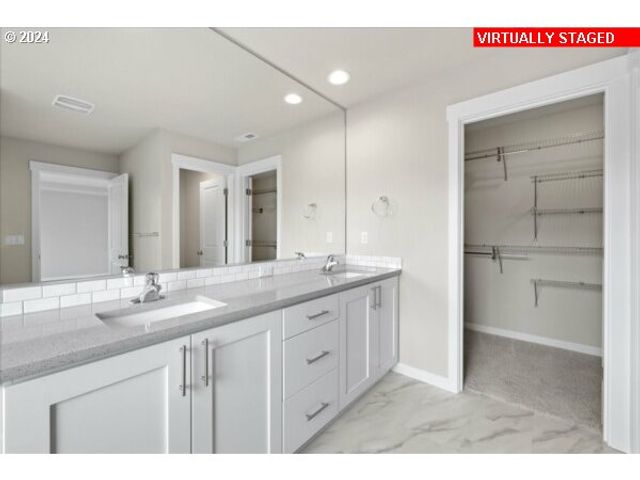 10060 Se VRADENBURG Rd 397, Happy Valley, OR 97086