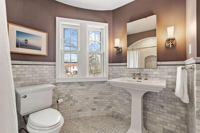 2220 Saint Anthony Parkway, Minneapolis, MN 55418