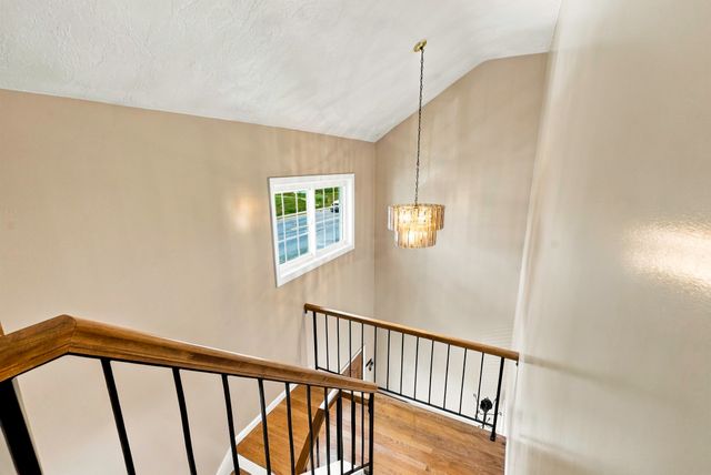 102 Sunderland Rd, Worcester, MA 01604