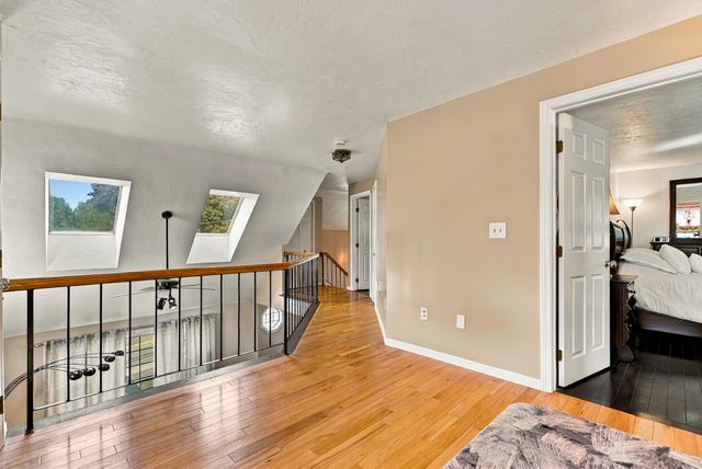 102 Sunderland Rd, Worcester, MA 01604