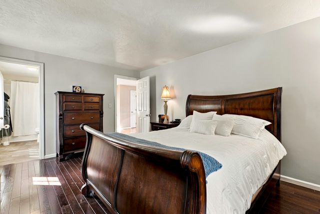 102 Sunderland Rd, Worcester, MA 01604