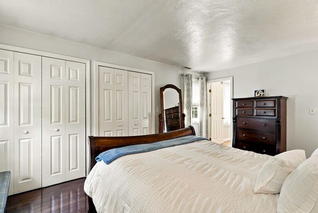 102 Sunderland Rd, Worcester, MA 01604