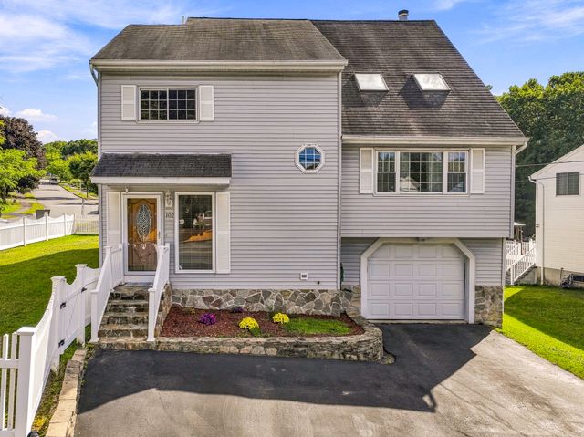 102 Sunderland Rd, Worcester, MA 01604