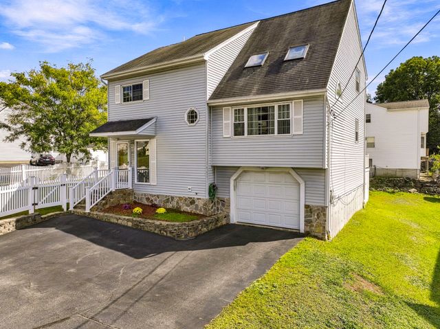 102 Sunderland Rd, Worcester, MA 01604