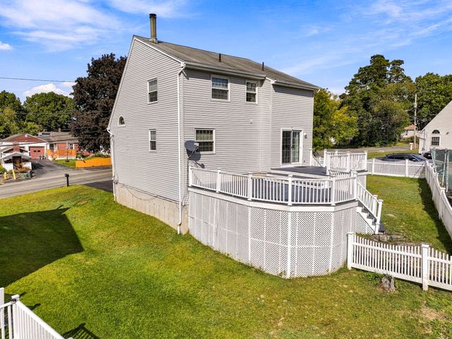 102 Sunderland Rd, Worcester, MA 01604