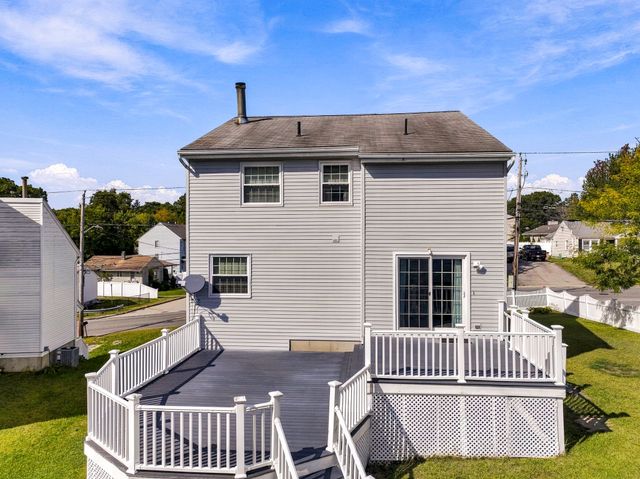 102 Sunderland Rd, Worcester, MA 01604