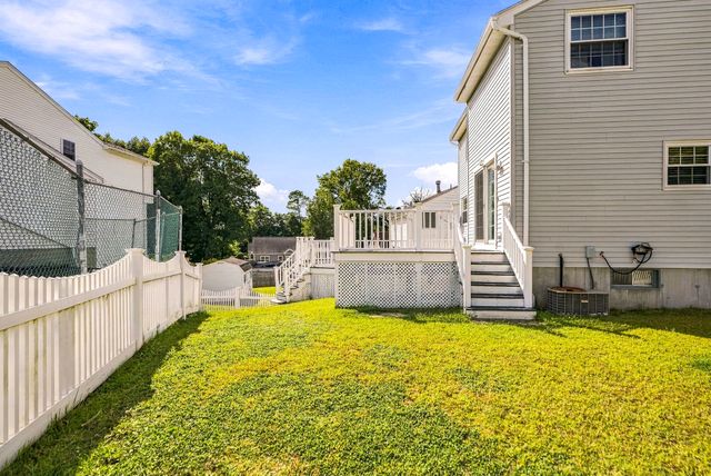 102 Sunderland Rd, Worcester, MA 01604