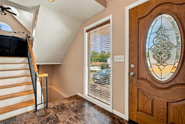 102 Sunderland Rd, Worcester, MA 01604