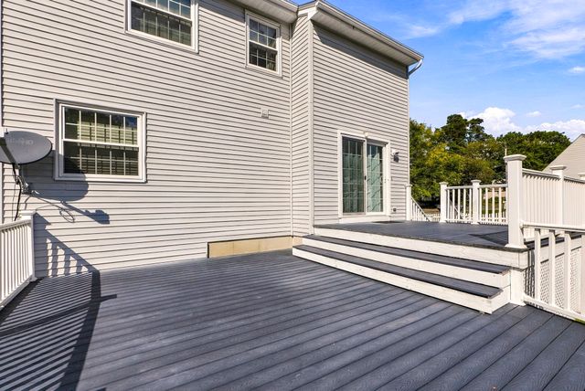 102 Sunderland Rd, Worcester, MA 01604