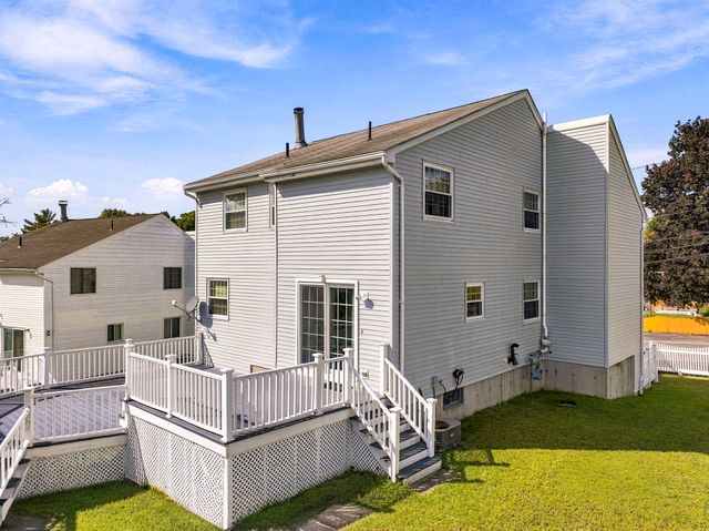 102 Sunderland Rd, Worcester, MA 01604