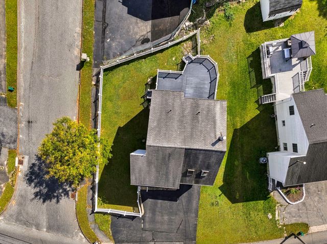 102 Sunderland Rd, Worcester, MA 01604