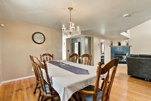 102 Sunderland Rd, Worcester, MA 01604