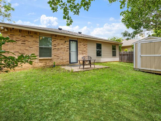 2120 Shawnee Trail, Fort Worth, TX 76247