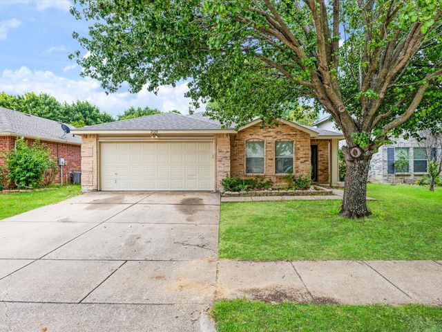 2120 Shawnee Trail, Fort Worth, TX 76247