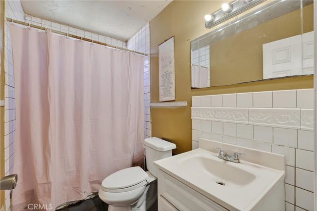 1209 S Shelton Street, Santa Ana, CA 92707