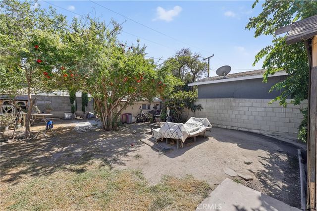 1209 S Shelton Street, Santa Ana, CA 92707