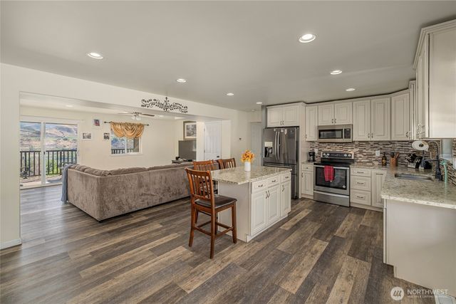 2116 Canal Boulevard, East Wenatchee, WA 98802