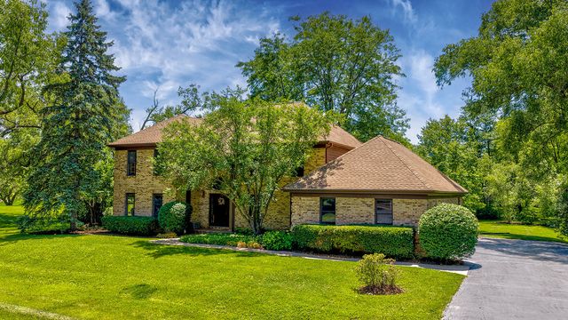 14 James Drive, Hawthorn Woods, IL 60047