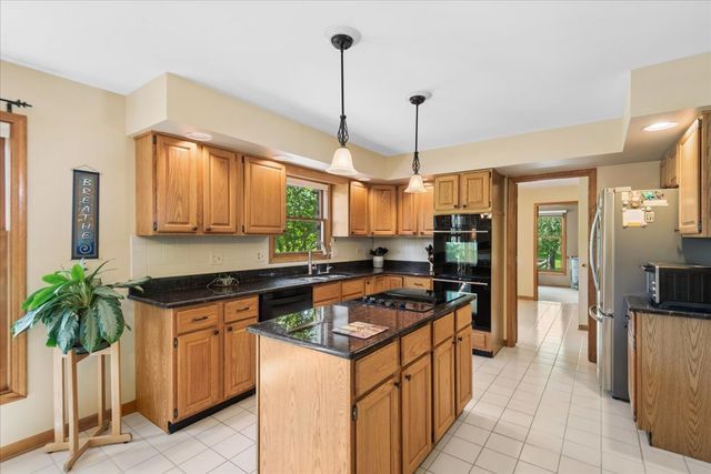 14 James Drive, Hawthorn Woods, IL 60047