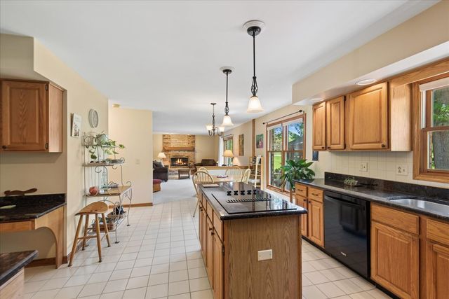 14 James Drive, Hawthorn Woods, IL 60047