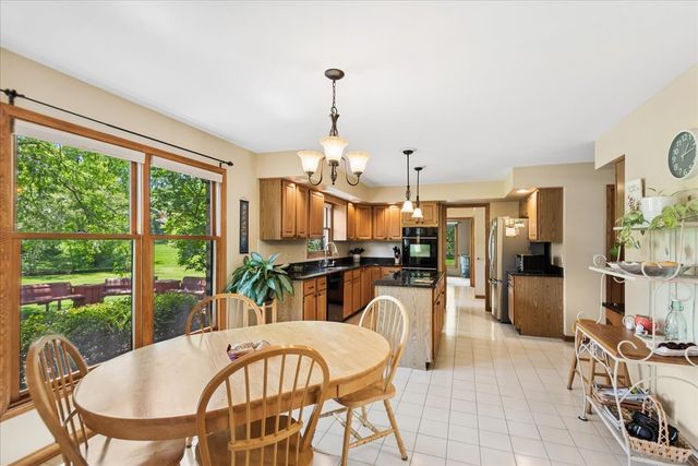 14 James Drive, Hawthorn Woods, IL 60047