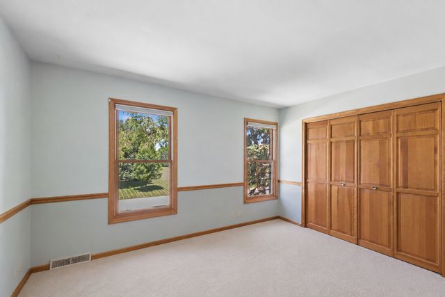 14 James Drive, Hawthorn Woods, IL 60047