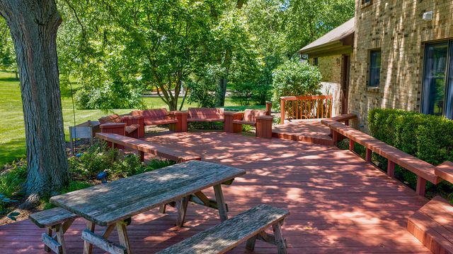 14 James Drive, Hawthorn Woods, IL 60047