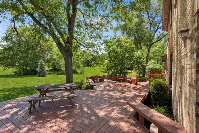 14 James Drive, Hawthorn Woods, IL 60047