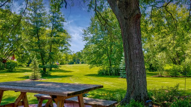14 James Drive, Hawthorn Woods, IL 60047