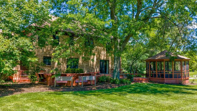 14 James Drive, Hawthorn Woods, IL 60047
