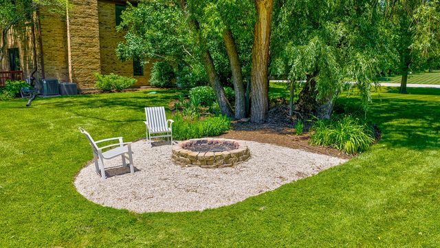 14 James Drive, Hawthorn Woods, IL 60047
