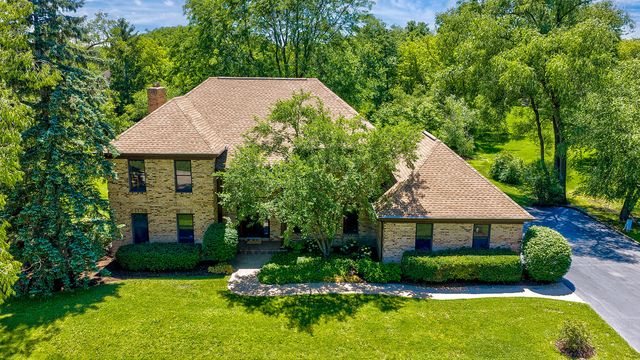 14 James Drive, Hawthorn Woods, IL 60047