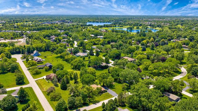 14 James Drive, Hawthorn Woods, IL 60047