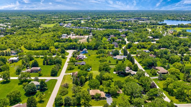 14 James Drive, Hawthorn Woods, IL 60047