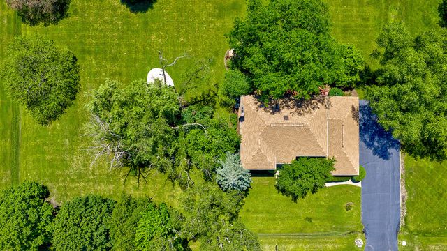 14 James Drive, Hawthorn Woods, IL 60047