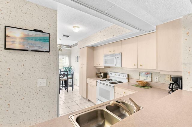 5800 SABAL TRACE DRIVE 105, North Port, FL 34287